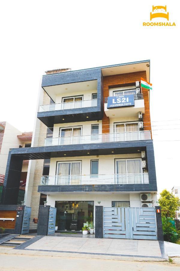 Hotel LS 21 Badshahpur Exterior foto